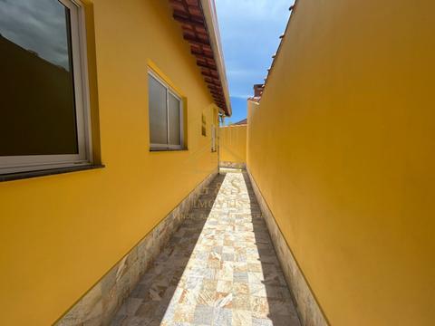 Casa à venda em Mongaguá, Jardim Praia Grande, com 2 quartos, com 180 m²